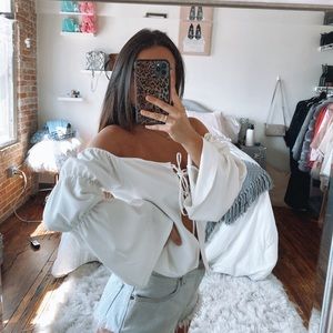 off the shoulder, tie shirt⛅️